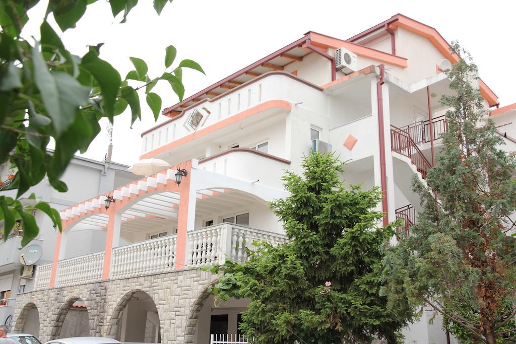 Guesthouse Civovic Bar Bilik gambar